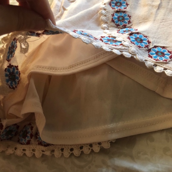 ⚡️Francesca’s embroidered flowy shorts⚡️ - Picture 3 of 5